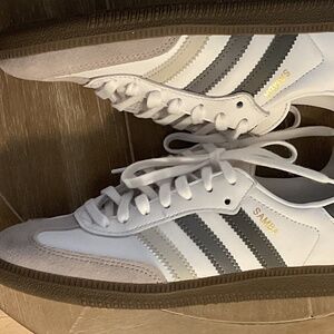 ADDIDAS  SAMBAS - GRAY & WHITE  - KIDS SIZE 3.5